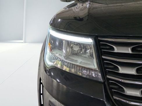 Used 2017 Ford Explorer Limited FWD image 8