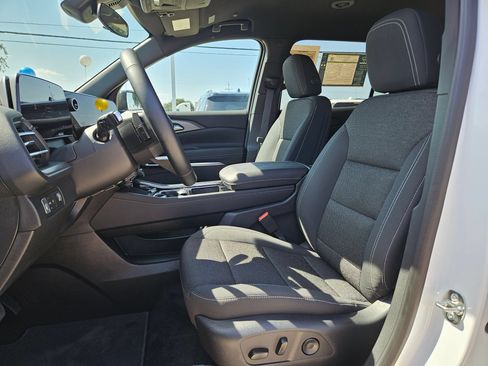 Certified 2026 Chevrolet Traverse LT w/ Midnight/Sport Edition FWD image 9