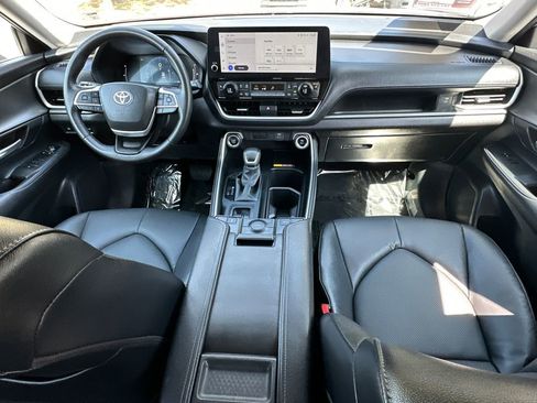 Used 2025 Toyota Grand Highlander AWD image 17