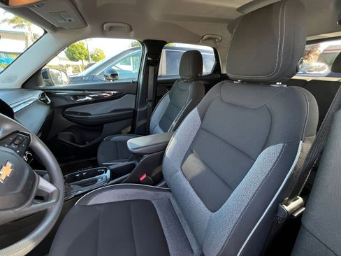 Used 2025 Chevrolet TrailBlazer LT FWD image 28