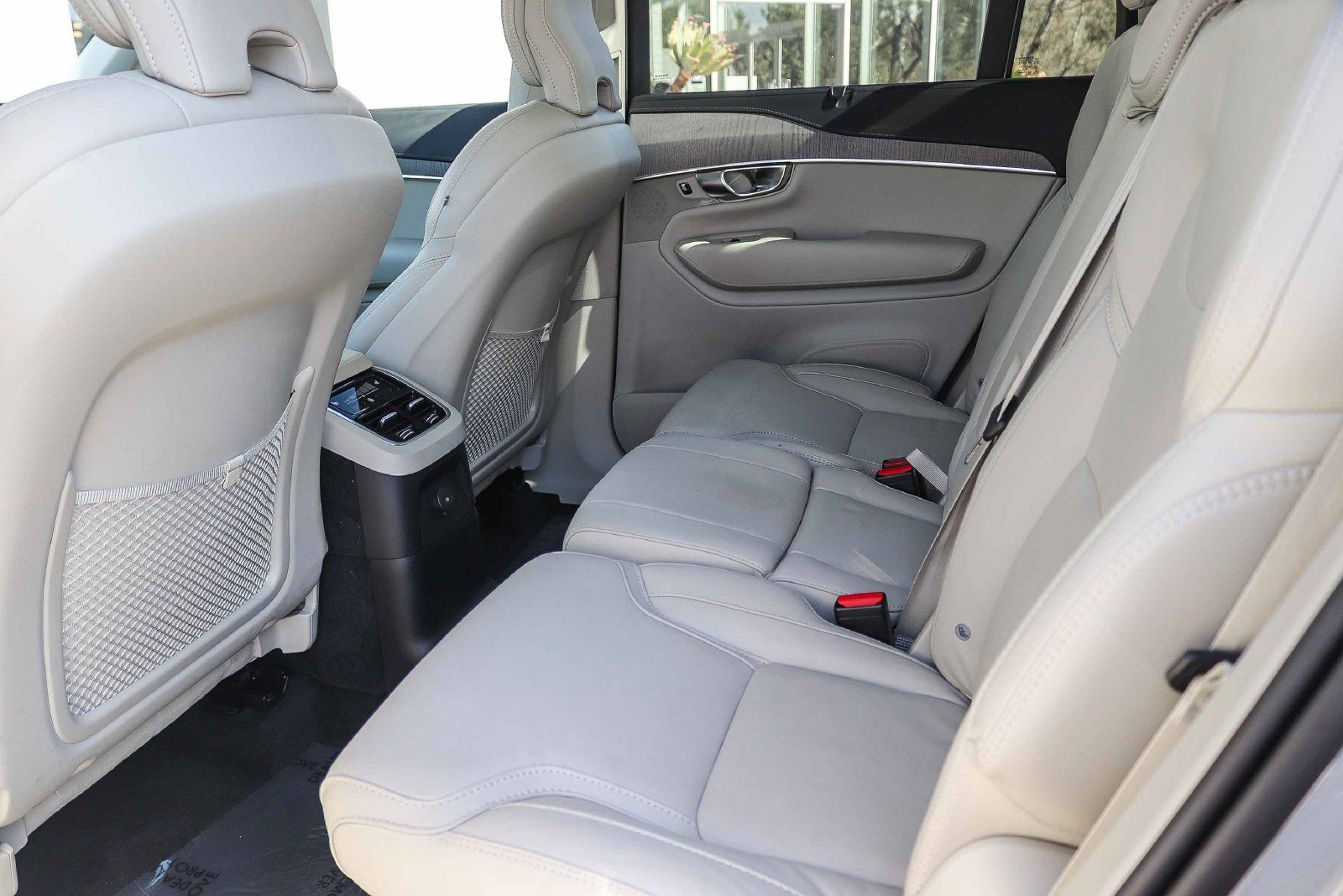 Used 2025 Volvo XC90 T8 Ultra w/ Protection Package Premier AWD/4WD image 19