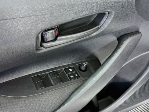Used 2025 Toyota Corolla LE FWD image 15