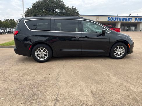 Used 2021 Chrysler Voyager Lxi FWD image 8