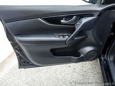 Used 2021 Nissan Rogue Sport SV image 19