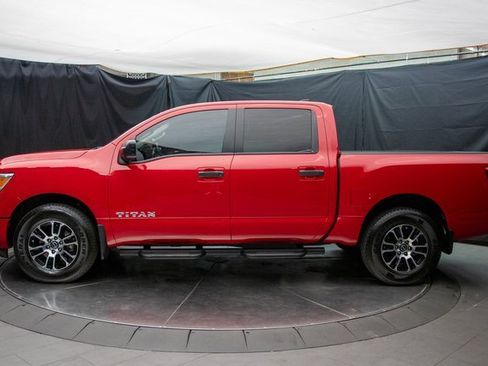 Used 2024 Nissan Titan SV w/ SV Convenience Package image 8