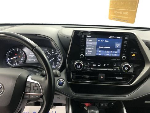 Used 2021 Toyota Highlander XLE image 20