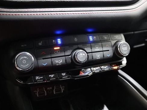 Used 2025 Dodge Durango GT AWD/4WD image 30