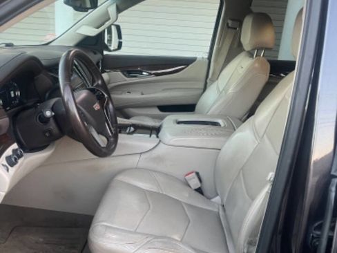 Used 2016 Cadillac Escalade Luxury AWD/4WD image 14