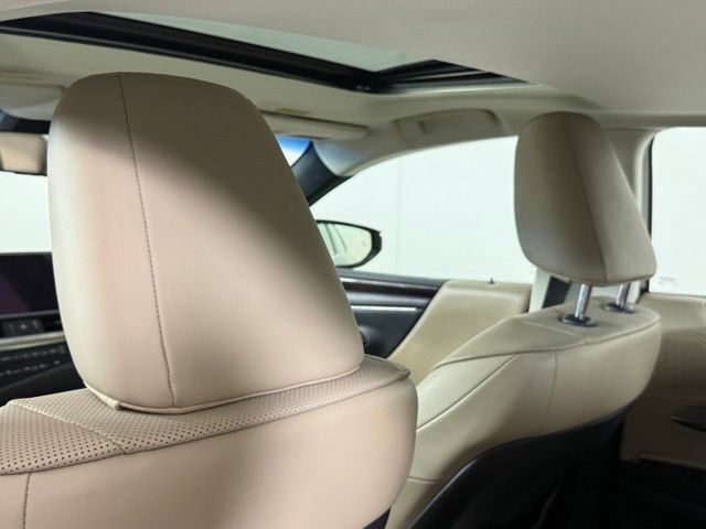 Used 2020 Lexus ES 350 w/ Premium Package FWD image 24