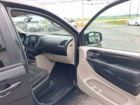 Used 2018 Dodge Grand Caravan SE w/ UConnect Hands-Free Group FWD image 26