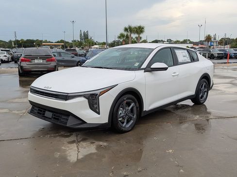 New 2026 Kia K4 FWD image 4