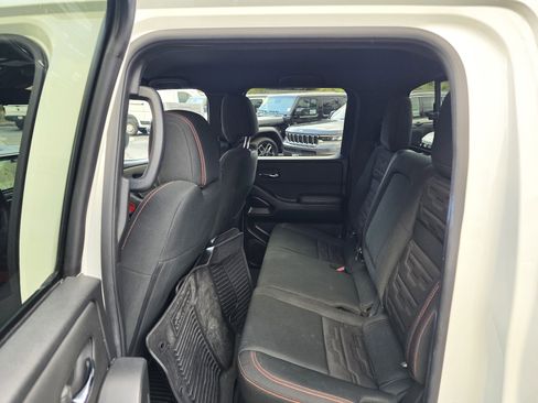 Used 2023 Nissan Frontier PRO-4X w/ Pro Convenience Package image 19