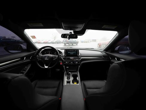 Used 2019 Honda Accord Sport image 19