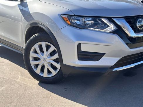 Used 2020 Nissan Rogue S image 2