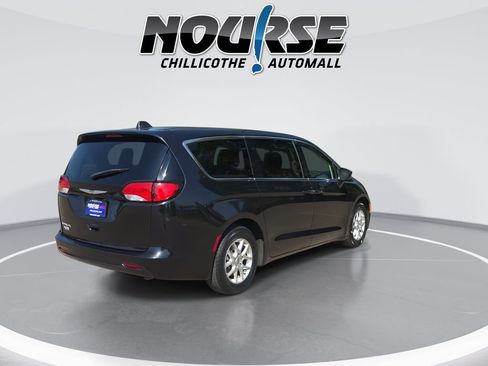 Used 2023 Chrysler Voyager LX FWD image 8