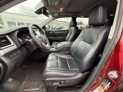 Used 2018 Toyota Highlander SE AWD/4WD image 12