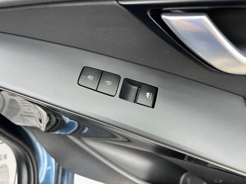 Used 2023 Kia Niro SX Touring FWD image 33