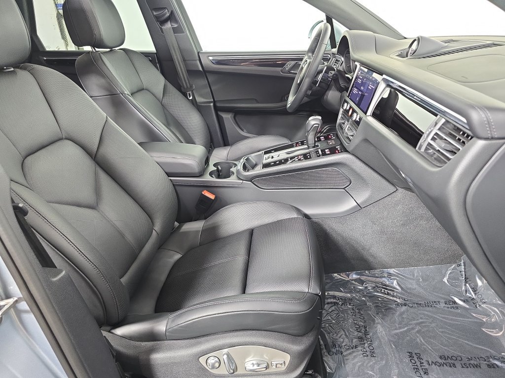 Certified 2026 Porsche Macan AWD/4WD image 27