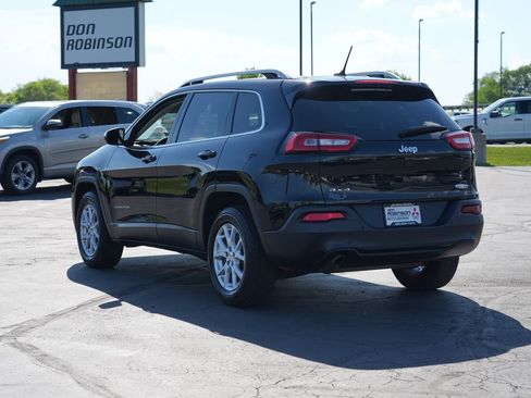 Used 2018 Jeep Cherokee Latitude w/ Safety Group AWD/4WD image 5