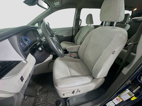 Used 2019 Toyota Sienna LE AWD/4WD image 13