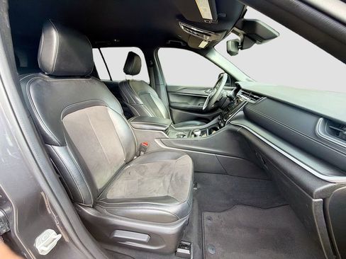 Used 2024 Jeep Grand Cherokee Altitude image 15