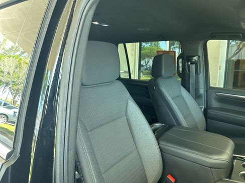 Used 2025 Chevrolet Suburban LS RWD image 21