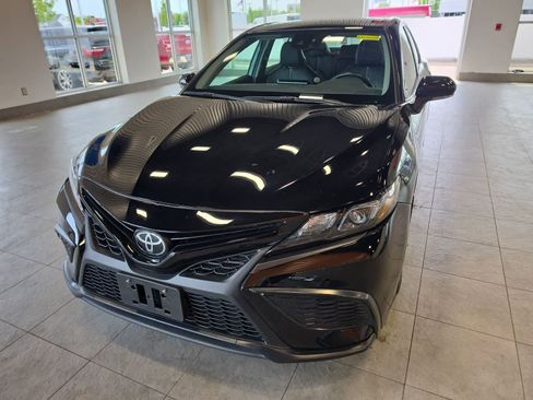 Used 2024 Toyota Camry SE FWD image 2