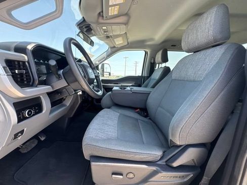 Used 2025 Ford F250 XLT w/ FX4 Off-Road Package AWD/4WD image 2