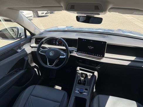 Used 2026 Volkswagen Tiguan SE FWD image 36