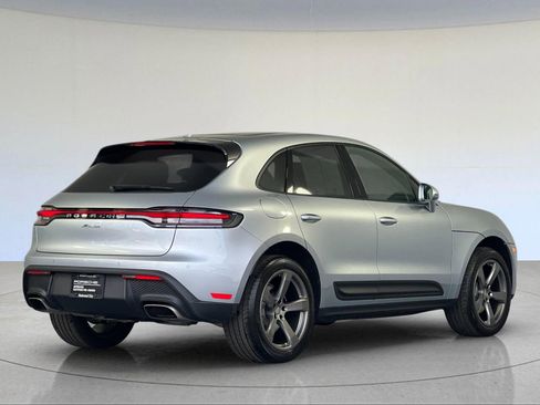 Certified 2025 Porsche Macan image 8