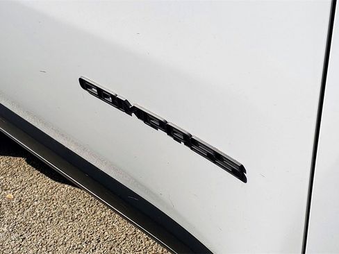 Used 2024 Jeep Compass Trailhawk image 6