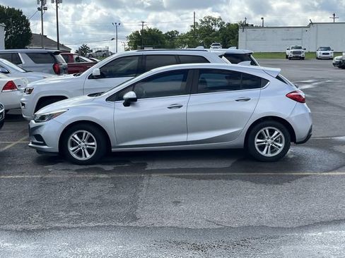 Used 2017 Chevrolet Cruze LT w/ Convenience Package FWD image 5