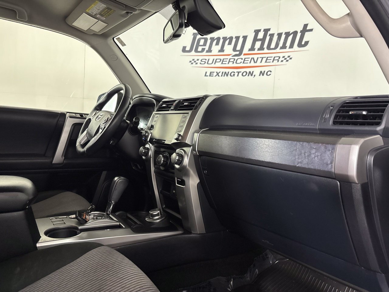 Used 2021 Toyota 4Runner SR5 AWD/4WD image 30