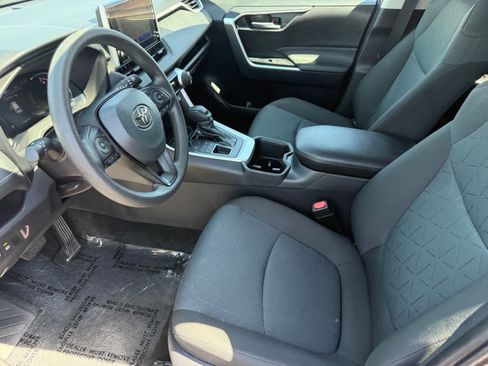 Used 2025 Toyota RAV4 XLE AWD/4WD image 13