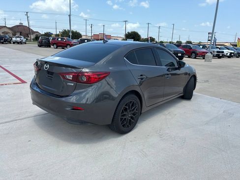 Used 2018 MAZDA MAZDA3 Touring FWD image 3