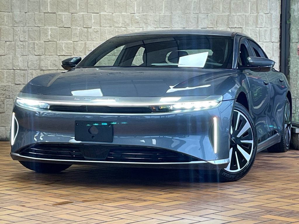 Used 2024 Lucid Air Pure RWD image 2