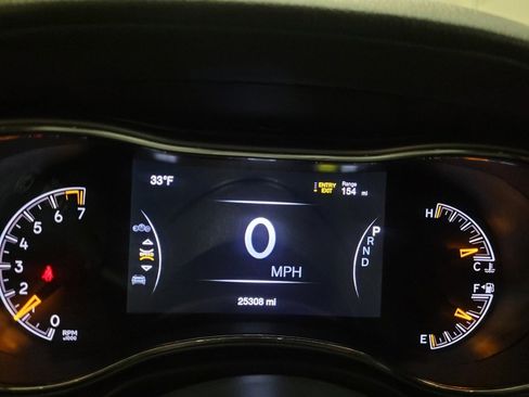 Used 2019 Jeep Grand Cherokee Overland AWD/4WD image 23