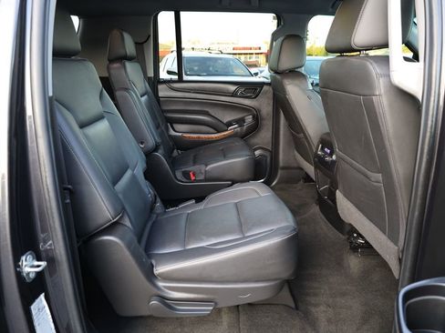 Used 2018 Chevrolet Suburban Premier image 19