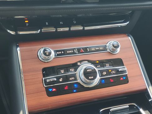 Used 2024 Lincoln Aviator Reserve w/ Equipment Group 201A AWD/4WD image 18