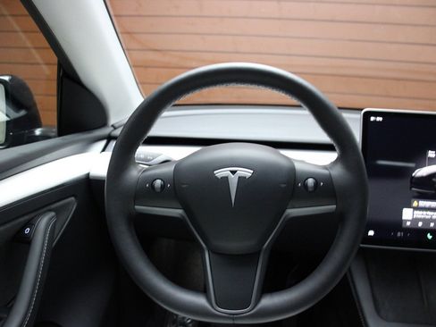 Used 2023 Tesla Model Y Long Range image 19