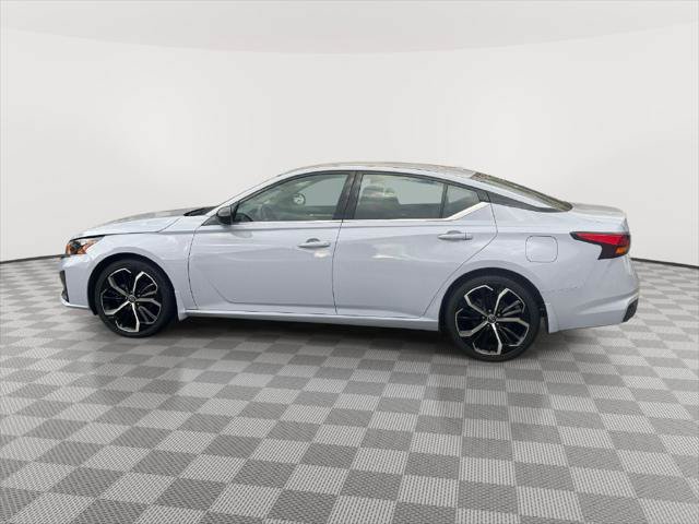 Used 2024 Nissan Altima 2.5 SR FWD image 7