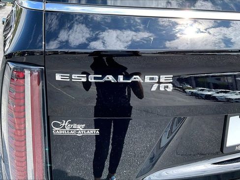 Certified 2025 Cadillac Escalade IQ Luxury 2 w/ LPO, Premium Carpet Package AWD/4WD image 24