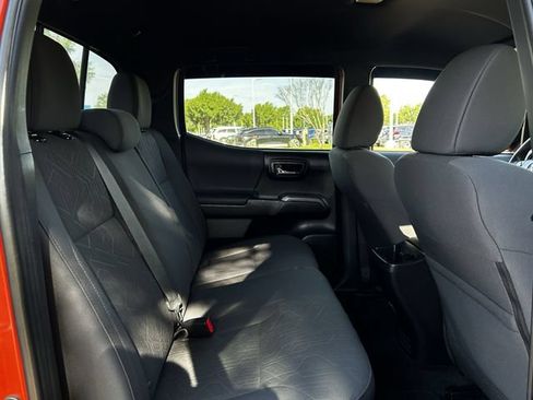 Used 2018 Toyota Tacoma TRD Sport w/ Technology Package RWD image 28