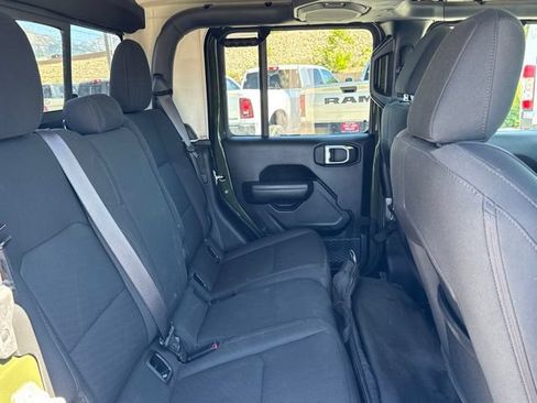 Used 2022 Jeep Gladiator Sport AWD/4WD image 17