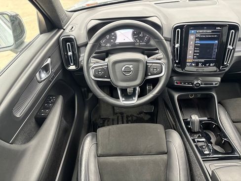 Used 2022 Volvo XC40 T4 R-Design w/ Protection Package Premier image 18