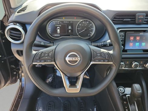 Used 2025 Nissan Versa SV w/ Trunk Package FWD image 23