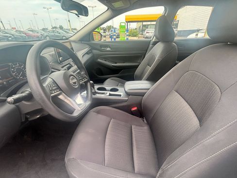 Used 2025 Nissan Altima 2.5 SV FWD image 24