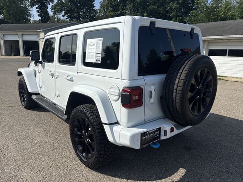 Used 2021 Jeep Wrangler Unlimited Sahara AWD/4WD image 8