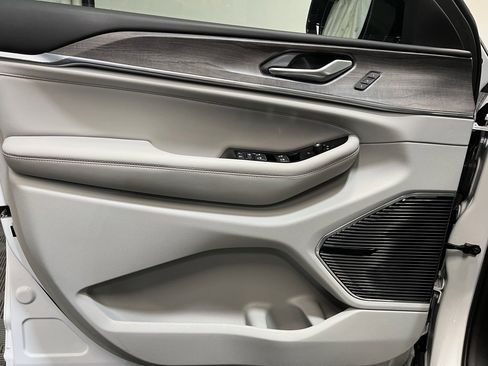 Used 2023 Jeep Grand Cherokee L Overland w/ Rear Seat Video Group I image 13