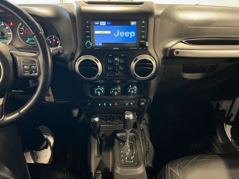 Used 2014 Jeep Wrangler Unlimited Rubicon w/ Dual Top Group AWD/4WD image 15